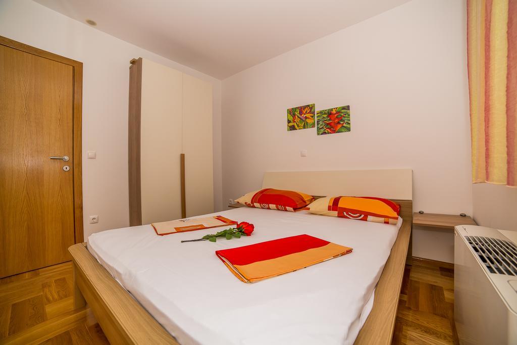 Apartments Kristina Makarska Exterior foto