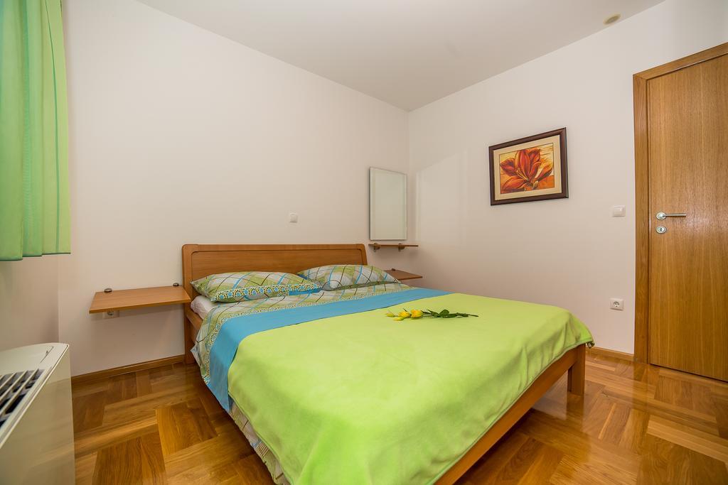 Apartments Kristina Makarska Exterior foto